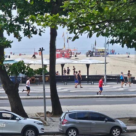 ריו דה ז'ניירו Leme De Frente Para O Mar Na Quadra Gourmet Da Atlantica מראה חיצוני תמונה